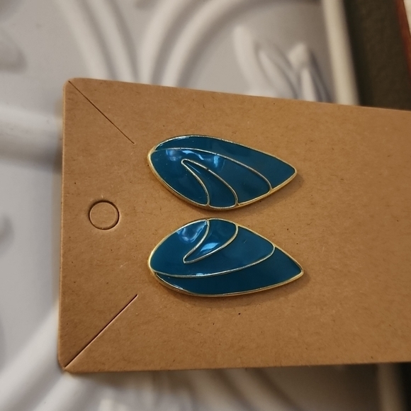 💍3 for $15 - Blue and Gold Wing Shaped Studded Earrings - Picture 2 of 3
